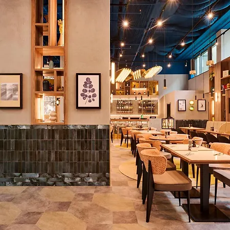 D8 Hotel