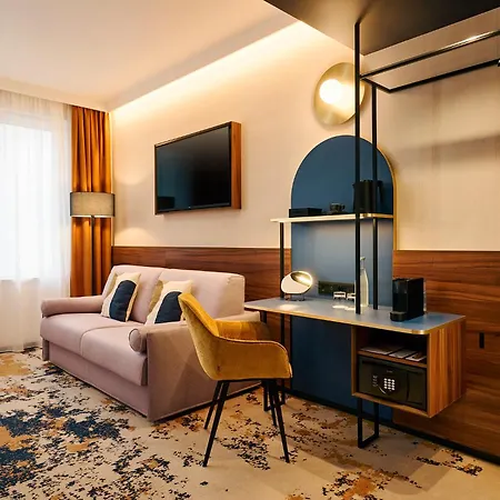 D8 Hotel