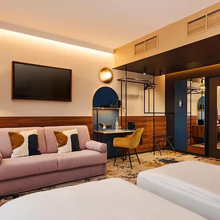 D8 Hotel