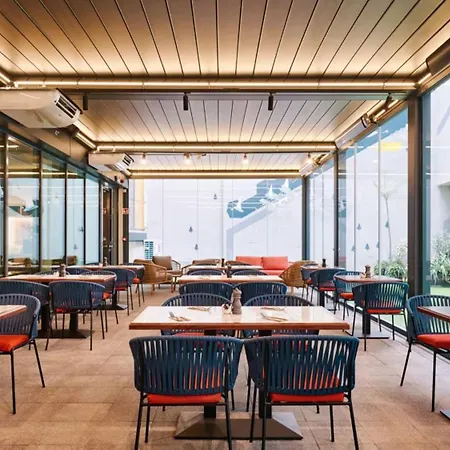 Voco D8 By Ihg Hotel