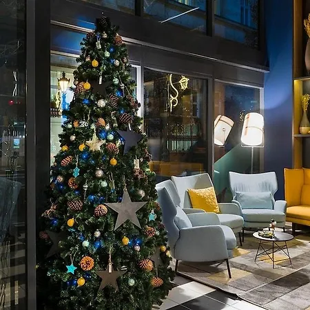 D8 Hotel